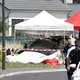 Sicherheitskräfte untersuchen das Wrack eines zivilen Flugzeugs. - Bild: Jean-Christophe Verhaegen/AFP/dpa