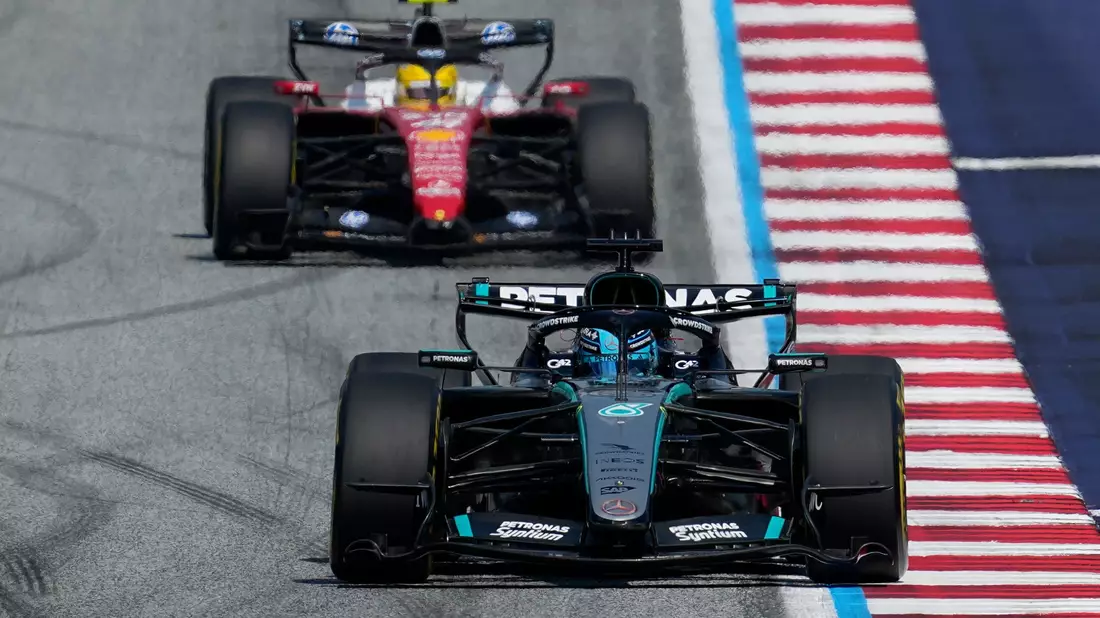 George Russell lag im Mercedes von Anfang an vorn. - Bild: Darko Bandic/AP/dpa