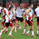 Beim Training der Nationalmannschaft wurde gleich auf Physis Wert gelegt. - Bild: Federico Gambarini/dpa
