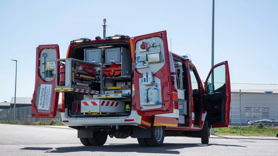 FW-KLE: Neuer CBRN-Erkunder in den Dienst gestellt - Bund stellt modernes Spezialfahrzeug für die CBRN-Gefahrenabwehr in Kleve bereit - Bild: presseportal.de