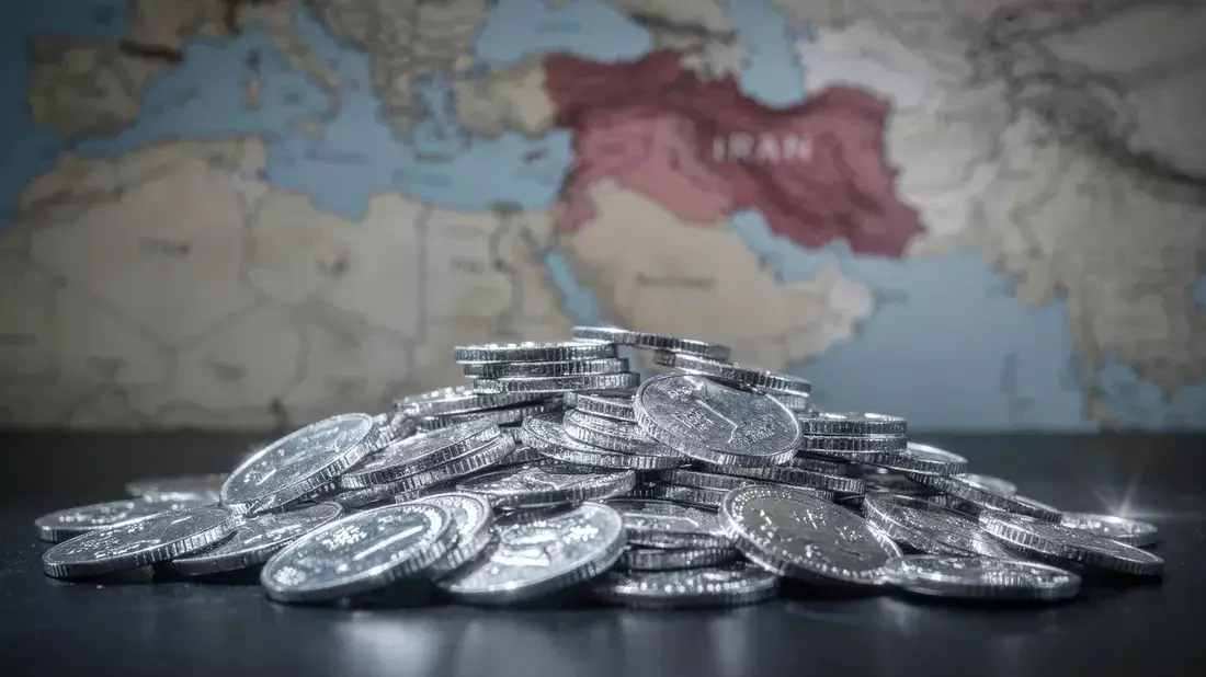 Plata se desploma un 20% mensual: La Fed y el dólar marcan el ritmo