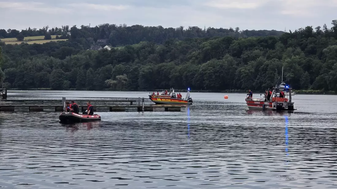 FW-E: Erneuter Wasserrettungseinsatz am Baldeneysee - zahlreiche Einsatzkräfte suchen nach mutmaßlicher Person - Bild: presseportal.de
