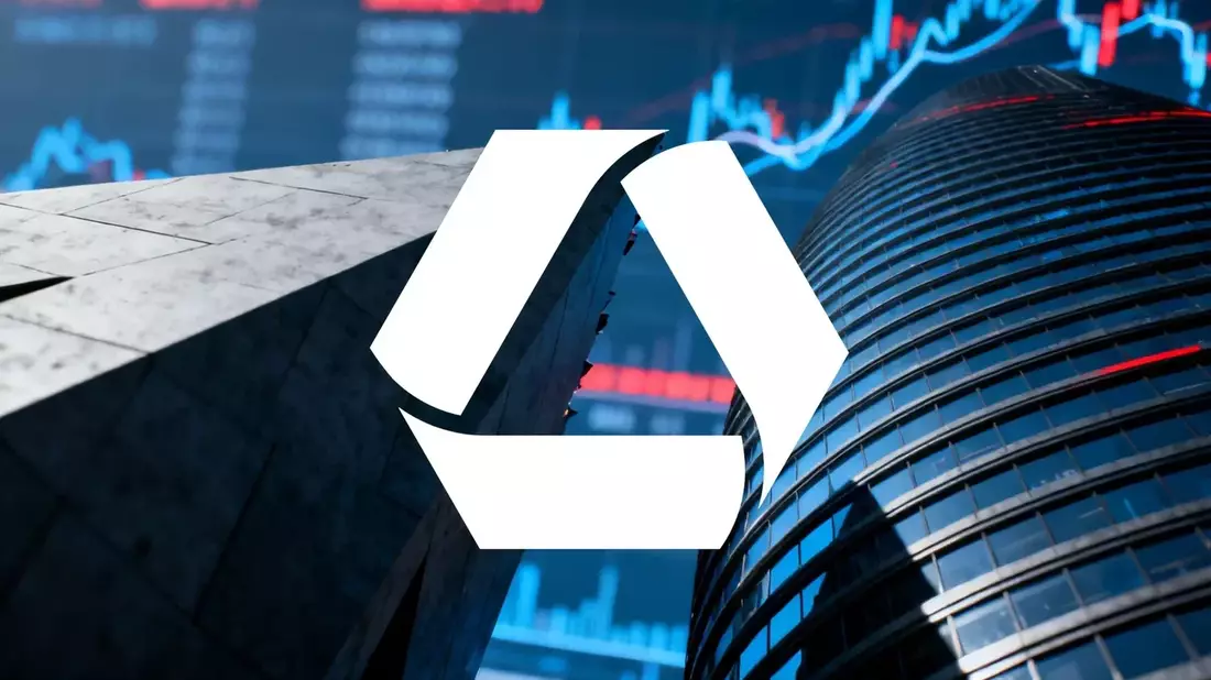 Commerzbank Stock Near High Amid UniCredit Takeover and Economic Risks