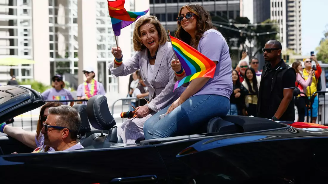 Die frühere Anführerin im US-Repräsentantenhaus Nancy Pelosi ist beim Umzug in San Francisco dabei.  - Bild: Santiago Mejia/San Francisco Chronicle/AP/dpa