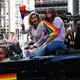 Die frühere Anführerin im US-Repräsentantenhaus Nancy Pelosi ist beim Umzug in San Francisco dabei.  - Bild: Santiago Mejia/San Francisco Chronicle/AP/dpa