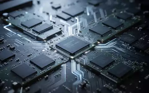 Nahaufnahme von miteinander verbundenen RAM-Modulen auf einer Leiterplatte, die die feinen Details der Chips und Leiterbahnen zeigt. - Foto: über boerse-global.de