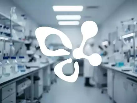 Eine abstrakte, atmosphärische Szene der pharmazeutischen Industrie in einem sterilen Laborumfeld mit kühlem Licht, das Ruhe und Stabilität vermittelt. - Foto: über boerse-global.de