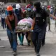Die Rettungsarbeiten dauern an, doch die Hoffnung, Überlebende zu finden, schwindet. - Bild: Pedro Mattey/AP/dpa