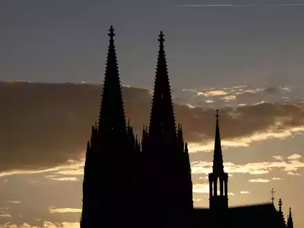 Die Tage mit kostenlosem Zugang zum Kölner Dom sind für Touristen gezählt. (Archivbild) - Foto: Rolf Vennenbernd/dpa
