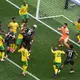 Die beste Chance der ersten Halbzeit war Bombitos Kopfball. - Bild: Marcio Sanchez/AP/dpa