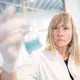 Ulrike Siemers, Co-Geschäftsführerin des Umweltinstituts, spricht von einem bunten Cocktail an Chemikalien, den die Tests zutage gefördert hätten. - Bild: Sina Schuldt/dpa