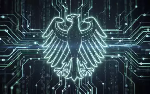 Abstrakte digitale Darstellung fließender Daten und Schaltkreise, überlagert mit einer dezenten Umrisslinie des Bundesadlers. - Foto: über boerse-global.de
