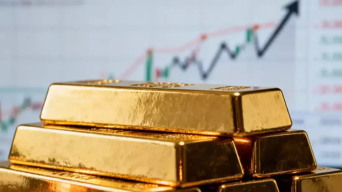 Gold Price Drops Despite Record COMEX Delivery Notices: Fed Hawkish, Dollar Strong