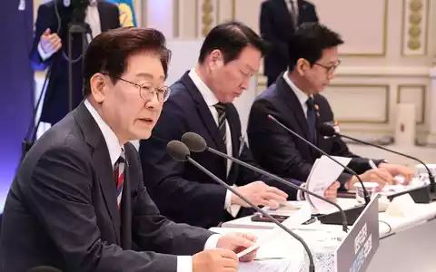 Südkoreas Präsident Lee Jae Myung stellt seinen ambitionierten Investitionsplan vor. - Foto: -/YNA/POOL/dpa