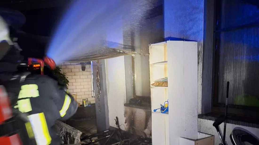 FW Rösrath: Doppelte Feuermeldung in der Nacht - Bild: presseportal.de