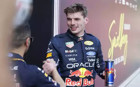 Max Verstappen hat endlich wieder Grund zum Lachen.  - Foto: Erwin Scheriau/APA/dpa
