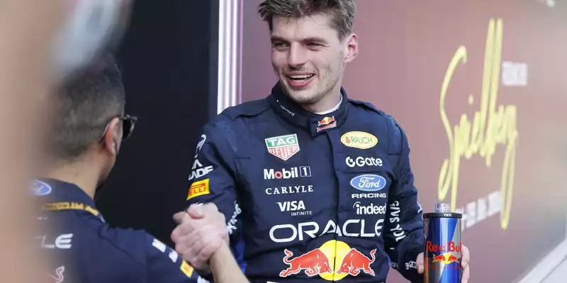 Max Verstappen hat endlich wieder Grund zum Lachen.  - Foto: Erwin Scheriau/APA/dpa