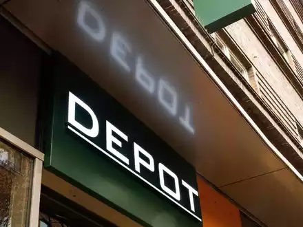 Die Kette Depot hat kürzlich erneut einen Insolvenzantrag gestellt. - Foto: Alicia Windzio/dpa