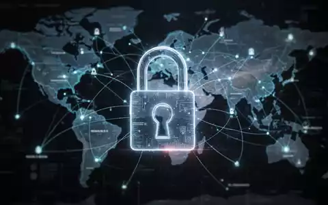Stilisiertes, leuchtendes digitales Vorhängeschloss über unscharfer Weltkarte mit verbundenen Linien, symbolisiert internationale Cybersicherheit. - Foto: über boerse-global.de