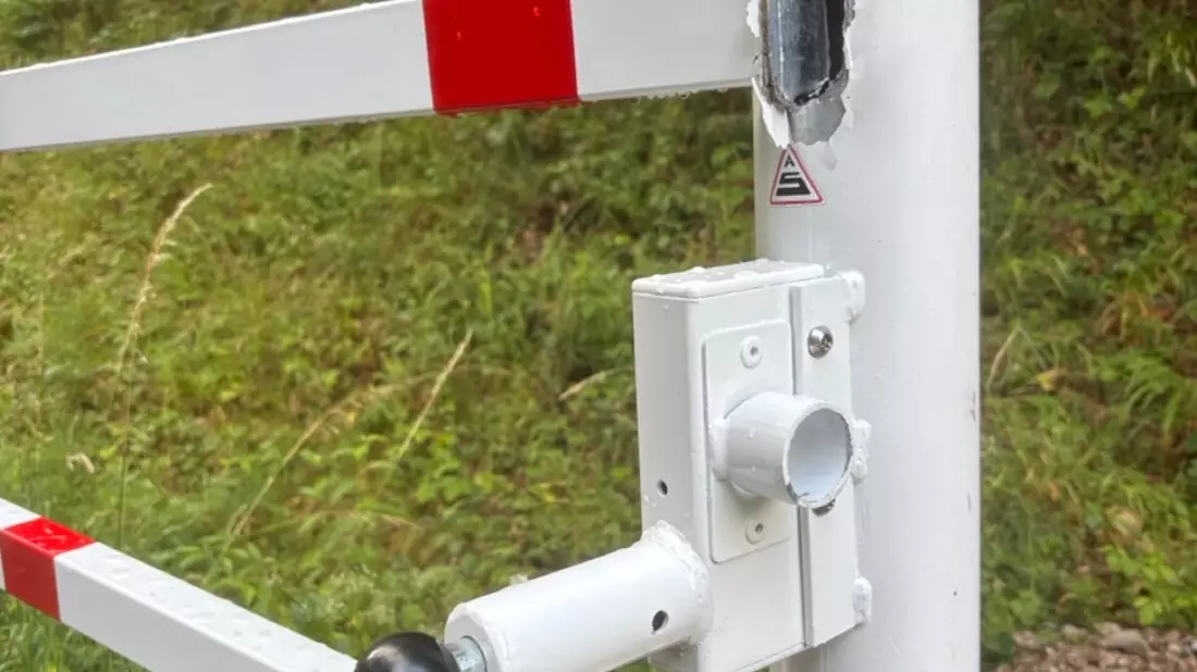 POL-PIROK: Neue Straßenschranke an der ehemaligen K 4 mutwillig zerstört - Bild: presseportal.de