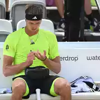 Regelmäßig überprüft Alexander Zverev während seiner Tennis-Matches seinen Blutzucker-Wert. (Archivbild) - Foto: Marijan Murat/dpa