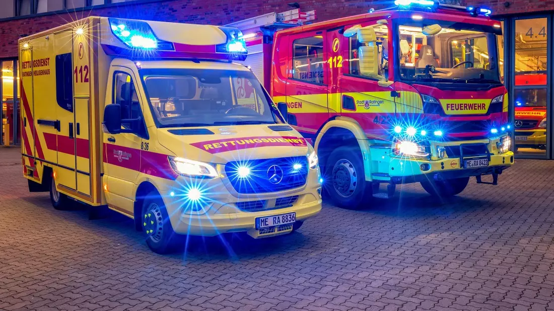 FW Ratingen: Das bisher heißeste Wochenende des Jahres stellte die Feuerwehr und den Rettungsdienst in Ratingen vor besondere Herausforderungen. - Bild: presseportal.de