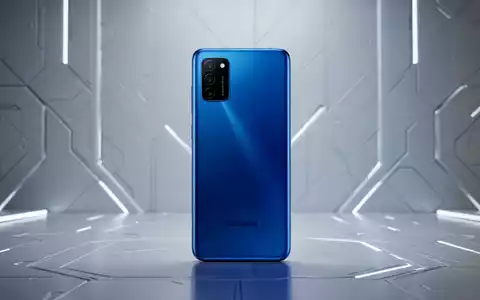 Schlankes Blaze Blue Samsung Galaxy M47 5G Smartphone vor minimalistischem High-Tech-Hintergrund. - Foto: über boerse-global.de