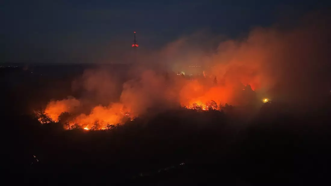 Die Ortschaft Traisen blieb wegen der Explosionsgefahr geräumt.  - Bild: Kevin Schößler/dpa