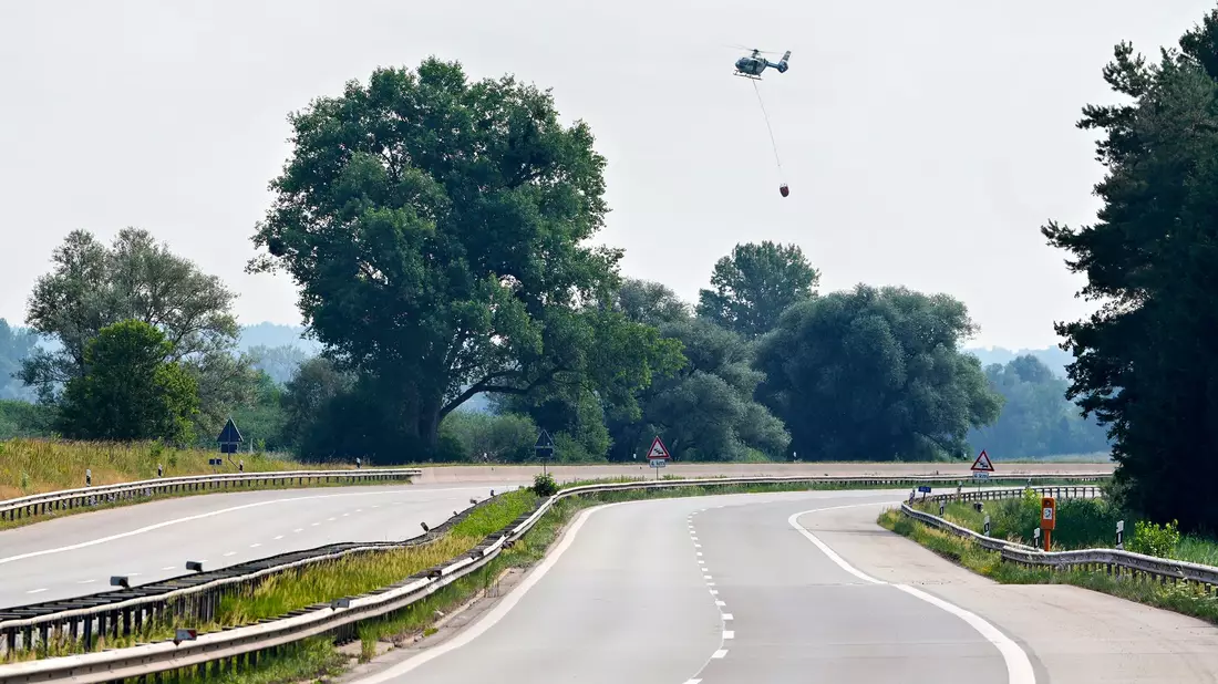 Auf der A8 ging zeitweise nichts mehr für die Autofahrer. - Bild: Uwe Lein/dpa