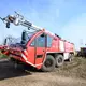 Das Löschfahrzeug ist speziell gepanzert. - Bild: Robert Michael/dpa