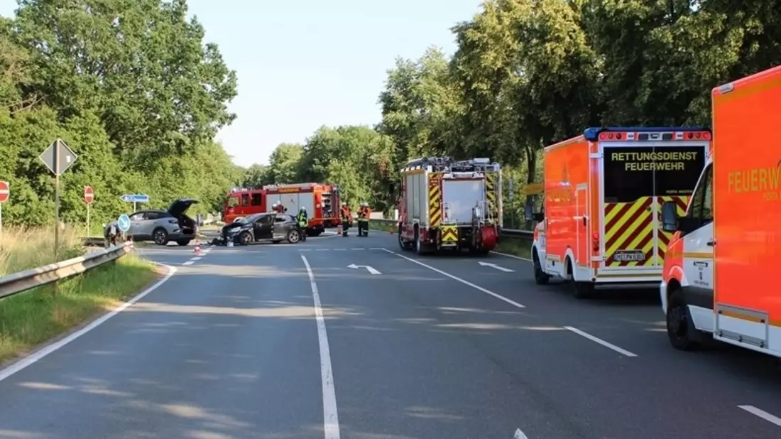 POL-MI: Drei Leichtverletzte nach Zusammenstoß im Einmündungsbereich zur A2 - Bild: presseportal.de