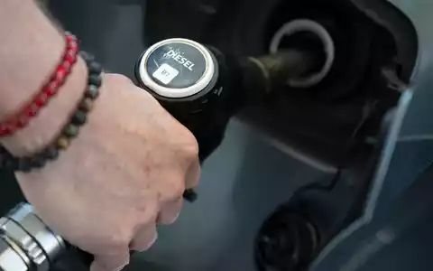 Bei Diesel sieht das Ifo eine deutliche Lücke in der Weitergabe des Tankrabatts. (Symbolbild) - Foto: Marijan Murat/dpa
