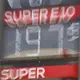 Super E10 für unter 2 Euro dürfte in Kürze seltener zu haben sein. (Archivbild) - Bild: Bernd Weißbrod/dpa
