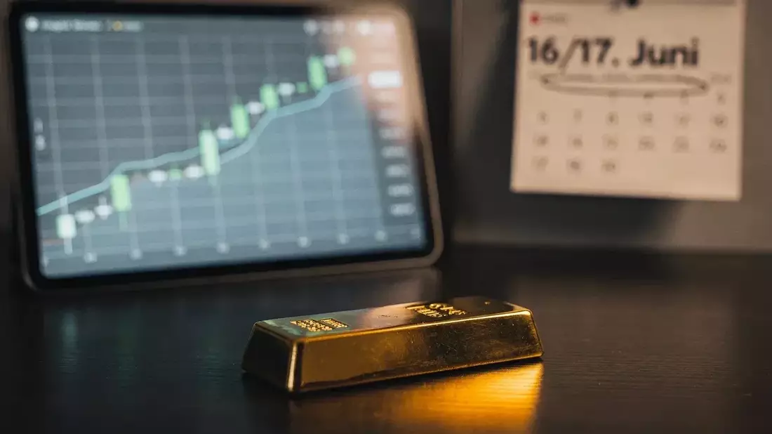 Oro en caída pese a récord de compras de bancos centrales: paradoja del mercado