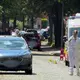 Einsatzkräfte riegelten den Tatort ab. - Bild: Fabian Höfig/NEWS5/dpa
