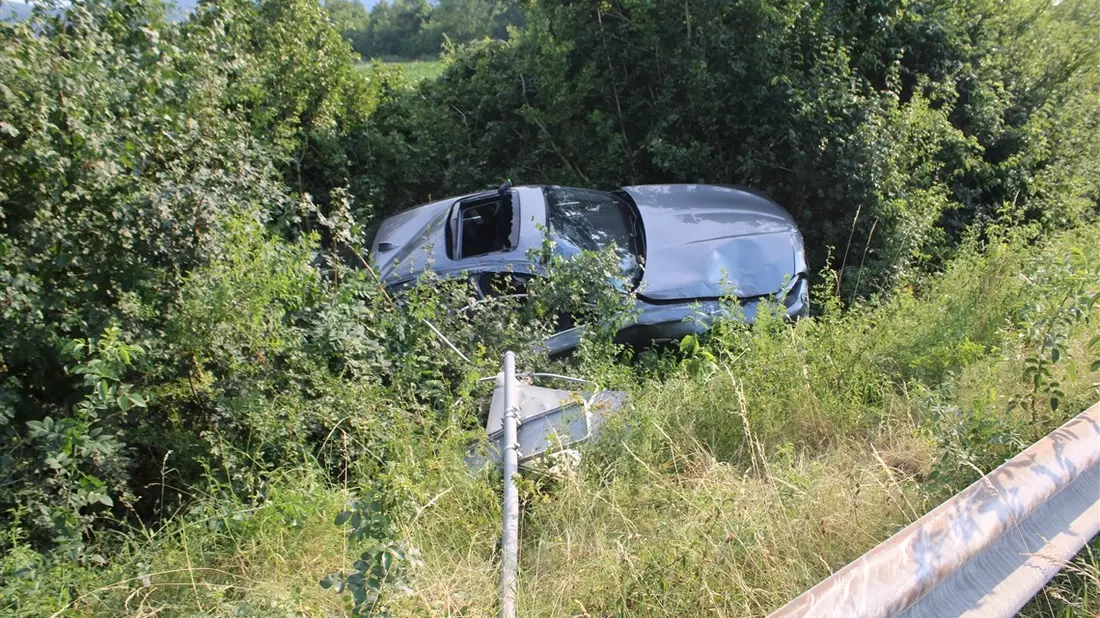 POL-MI: Pkw überschlägt sich an der Ausfahrt zur B482 - Bild: presseportal.de