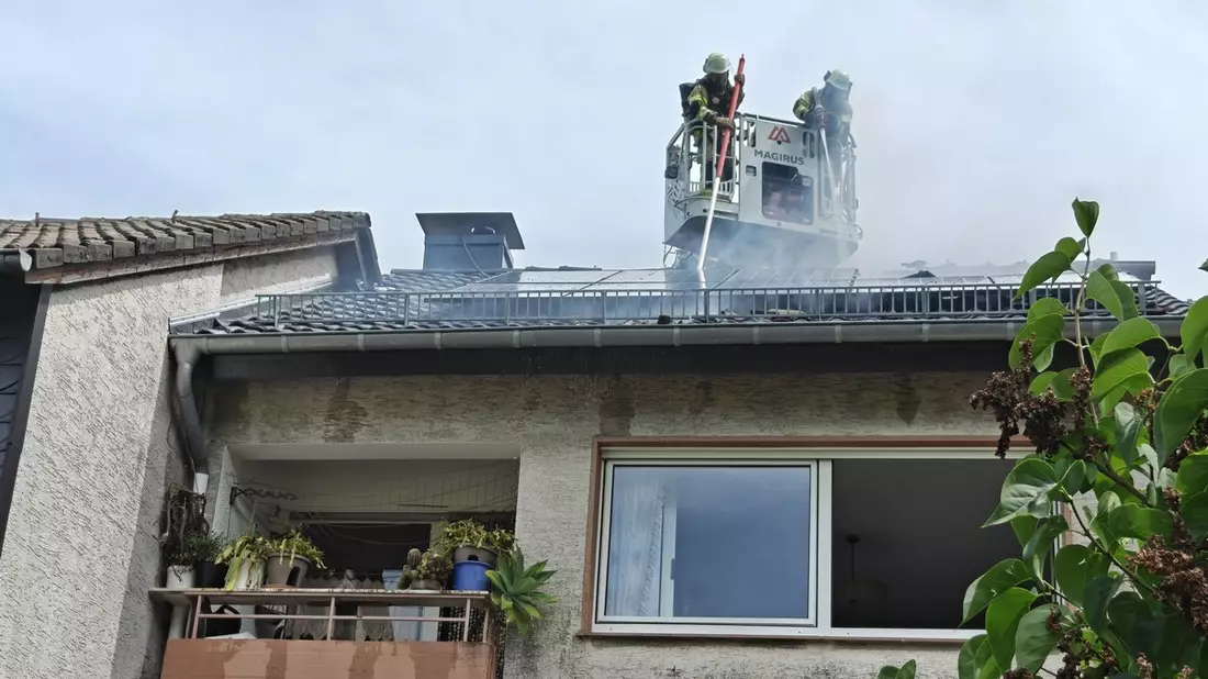 FW-RS: Dachstuhlbrand in einem Reihenhaus - Bild: presseportal.de