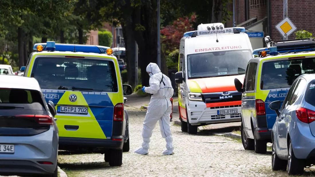 Bei Schüssen in Stade sind mehrere Menschen getötet worden. - Bild: Ulrich Perrey/dpa