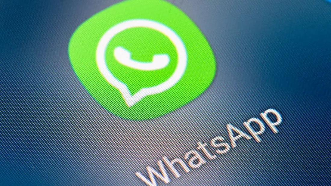 Künftig müssen WhatsApp-Nutzer ihre private Handynummer nicht mehr preisgeben, um mit neuen Kontakten zu chatten.  - Bild: Fabian Sommer/dpa