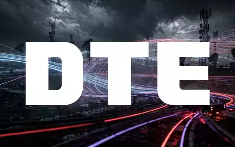 Ein abstraktes Bild, das den Telekommunikationssektor darstellt, mit leuchtenden Glasfasernetzen und Datenströmen unter einem dunklen Himmel, der Unsicherheit symbolisiert. - Foto: über boerse-global.de
