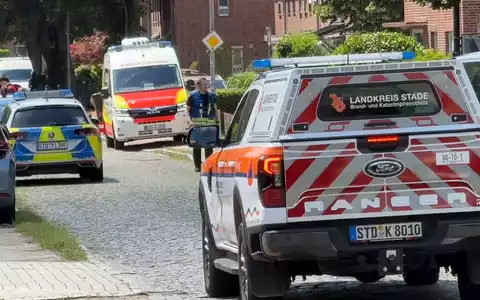 Die Polizei nahm zwei Menschen fest. - Foto: NWM-TV/dpa