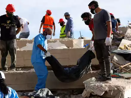 Unter den Trümmern werden noch Tausende Menschen vermutet.  - Foto: Pedro Mattey/AP/dpa
