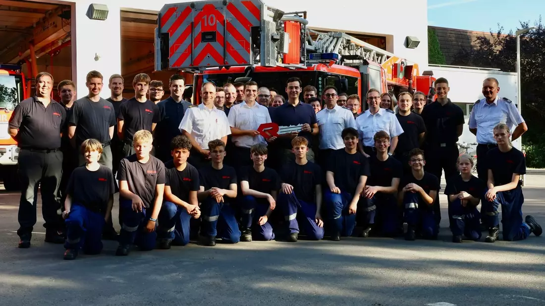 FW-GL: Feuerwehr Bergisch Gladbach stellt dritte Drehleiter in Dienst - Bild: presseportal.de