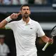 Der siebenmalige Wimbledonsieger Novak Djokovic zitterte in seinem Auftaktmatch. - Bild: Kin Cheung/AP/dpa