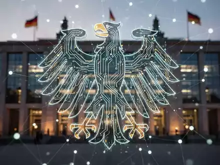 Stilisierter deutscher Adler aus Leiterbahnen und leuchtenden Datenlinien, vor verschwommenem Regierungsgebäude in der Dämmerung. - Foto: über boerse-global.de