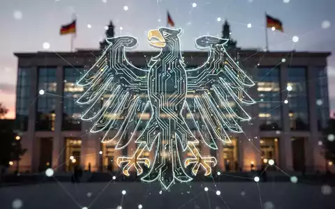 Stilisierter deutscher Adler aus Leiterbahnen und leuchtenden Datenlinien, vor verschwommenem Regierungsgebäude in der Dämmerung. - Foto: über boerse-global.de