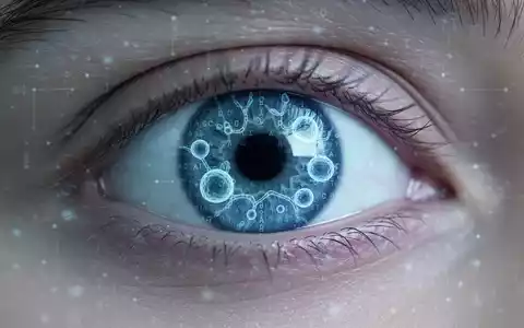 Nahaufnahme eines menschlichen Auges mit einer subtilen, digitalen Darstellung von Genetik auf der Netzhaut, die Gentherapie symbolisiert. - Foto: über boerse-global.de