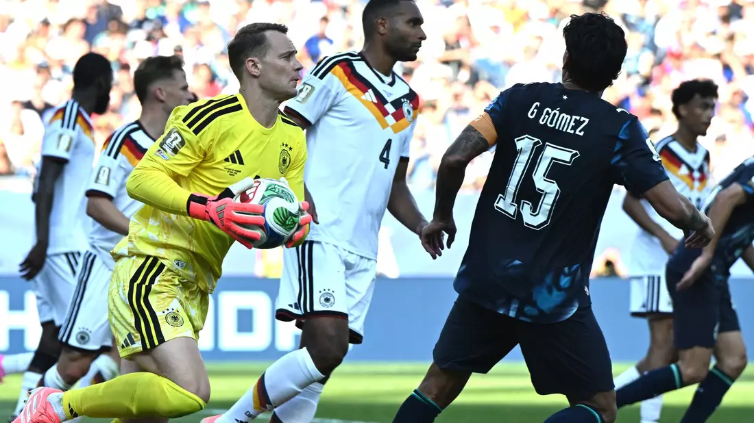 Im Elfmeterschießen im Fokus: Manuel Neuer. - Bild: Federico Gambarini/dpa