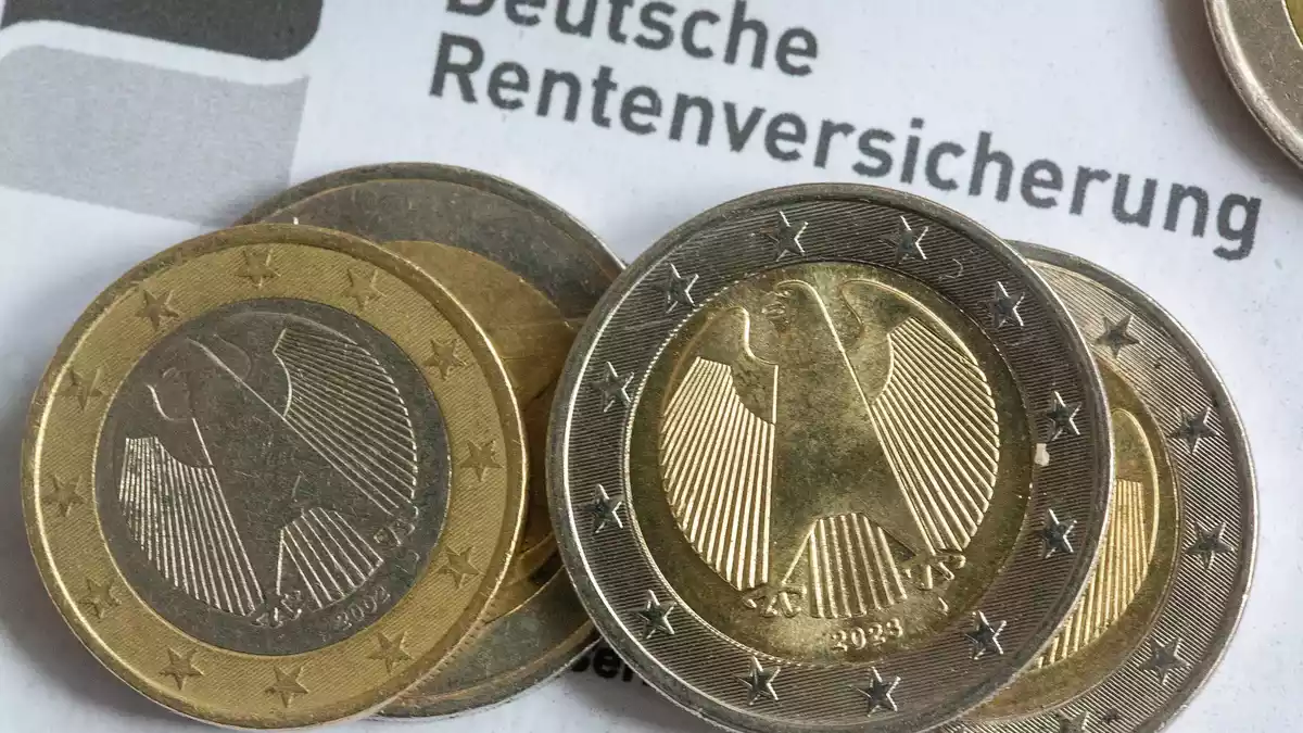 Rentnerinnen und Rentner bekommen höhere Bezüge. (Symbolbild) - Bild: Fernando Gutierrez-Juarez/dpa
