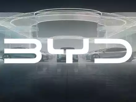 Abstrakte Darstellung der Automobilindustrie mit Fokus auf Elektromobilität und Flottenlösungen, die Innovation und Effizienz betont. - Foto: über boerse-global.de